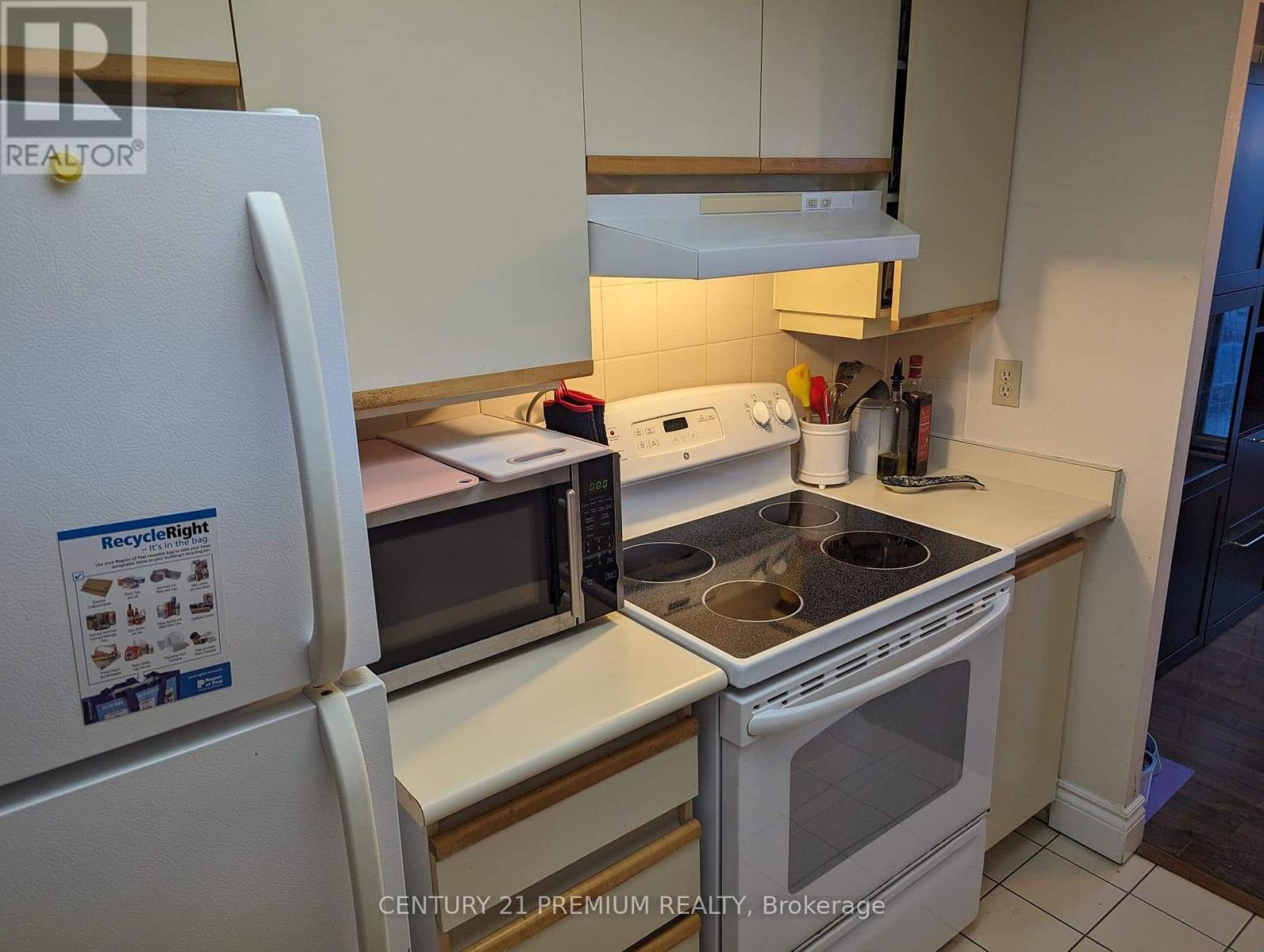 1903 - 335 Webb Drive, Mississauga, Ontario  L5B 3Z9 - Photo 13 - W12215283