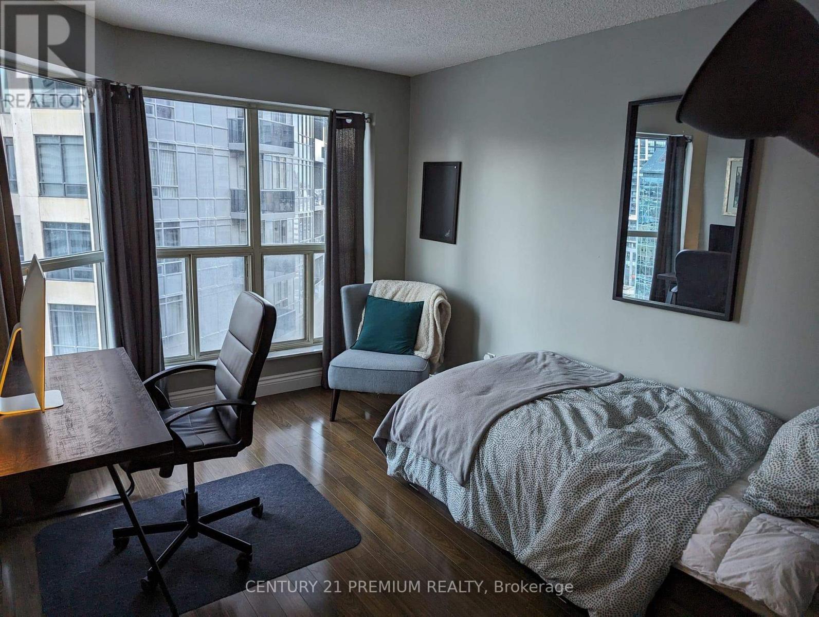 1903 - 335 Webb Drive, Mississauga, Ontario  L5B 3Z9 - Photo 2 - W12215283