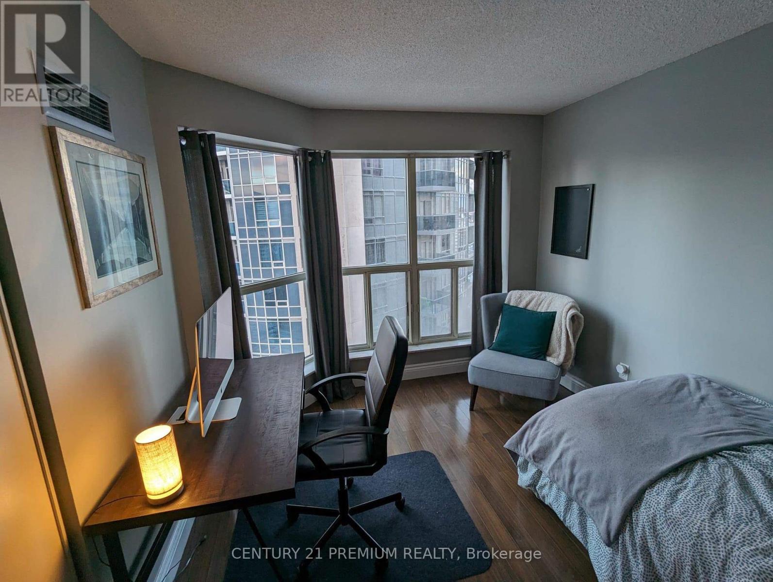 1903 - 335 Webb Drive, Mississauga, Ontario  L5B 3Z9 - Photo 6 - W12215283