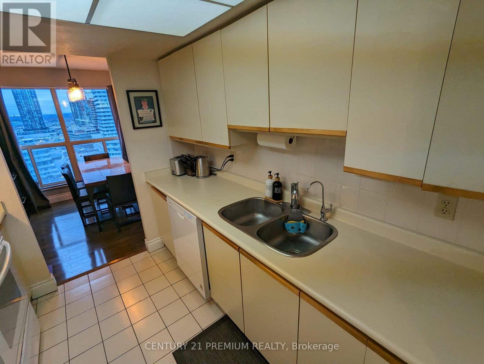 1903 - 335 Webb Drive, Mississauga, Ontario  L5B 3Z9 - Photo 7 - W12215283