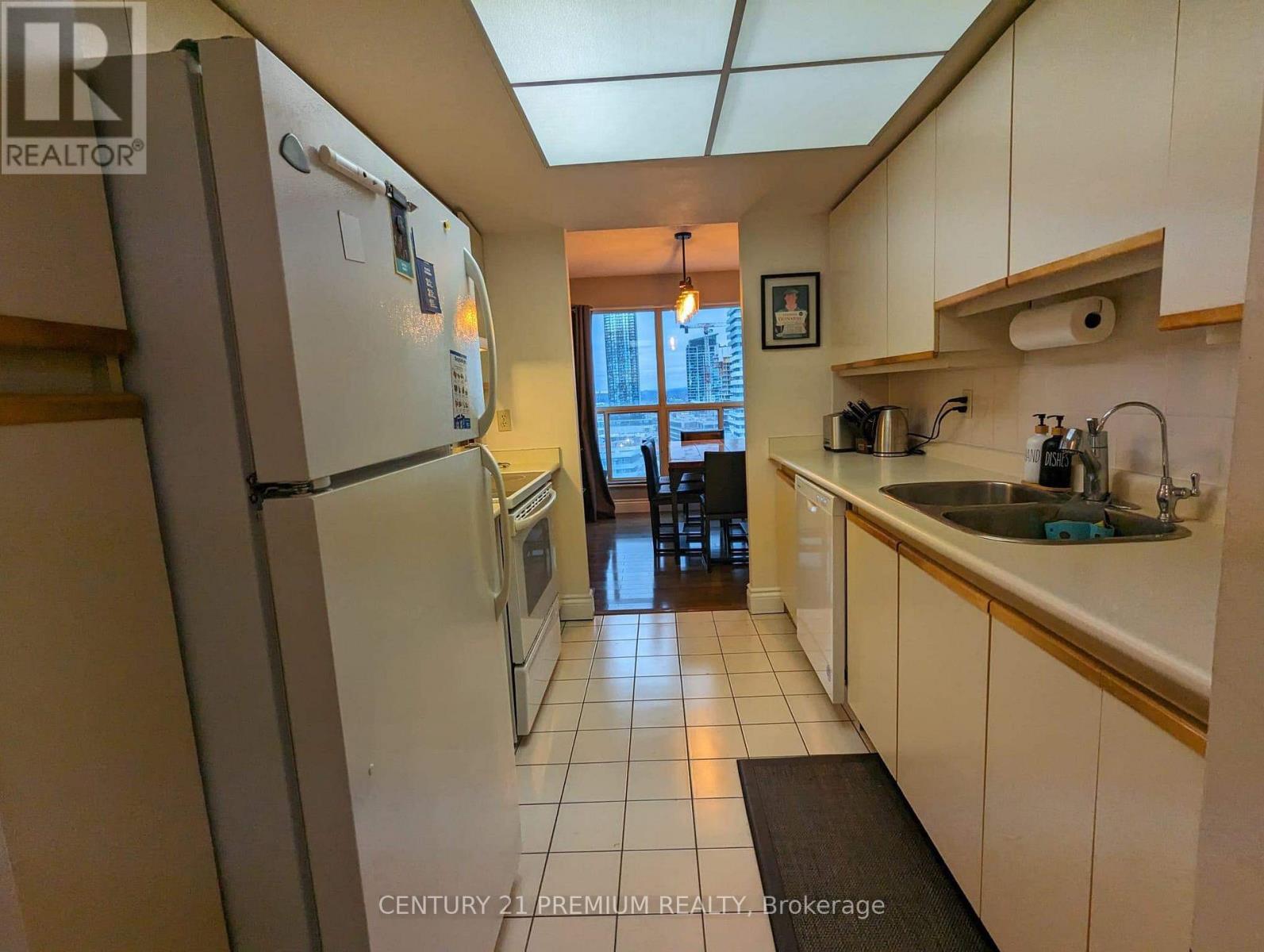 1903 - 335 Webb Drive, Mississauga, Ontario  L5B 3Z9 - Photo 9 - W12215283