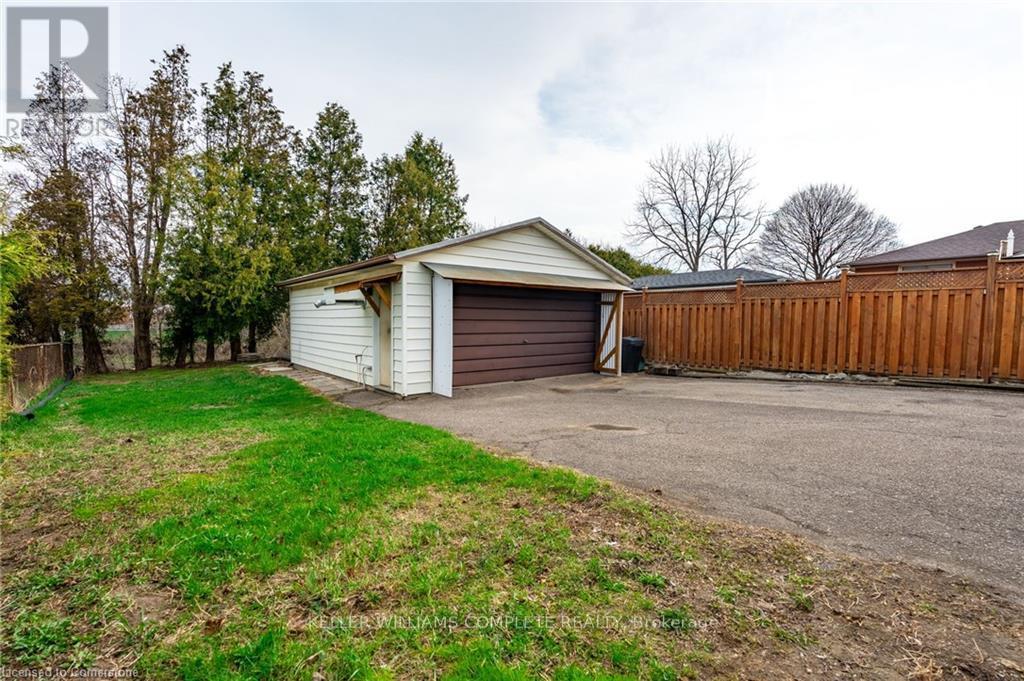 15 Nelligan Place, Hamilton, Ontario  L8K 4X6 - Photo 4 - X12190434
