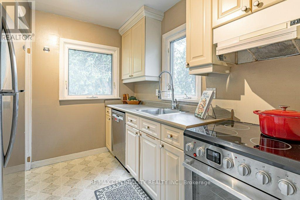 Photo 14 of 33 for 627 Wallace Street