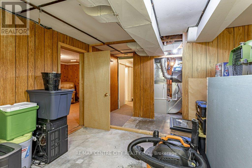 Photo 21 of 33 for 627 Wallace Street