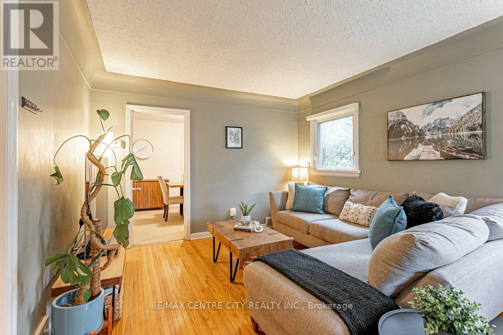 Photo 3 of 33 for 627 Wallace Street