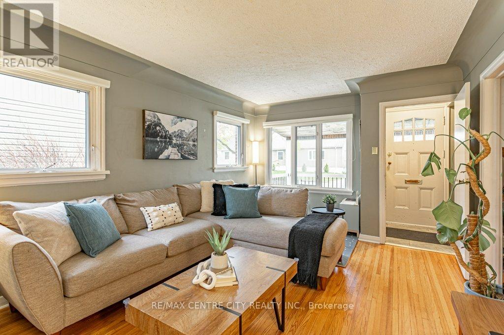 Photo 4 of 33 for 627 Wallace Street