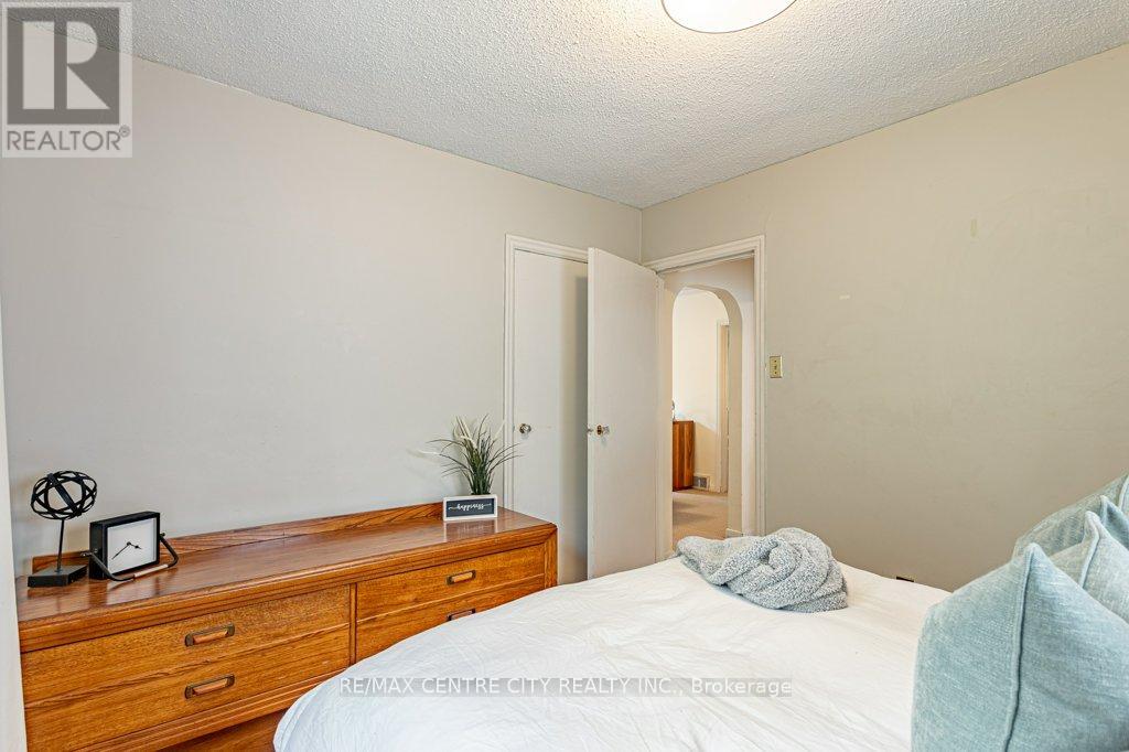 Photo 8 of 33 for 627 Wallace Street