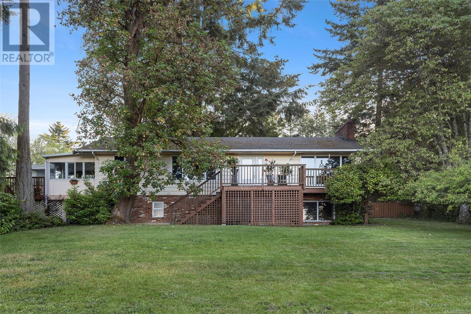 Property at 6374 Oldfield Rd image 3