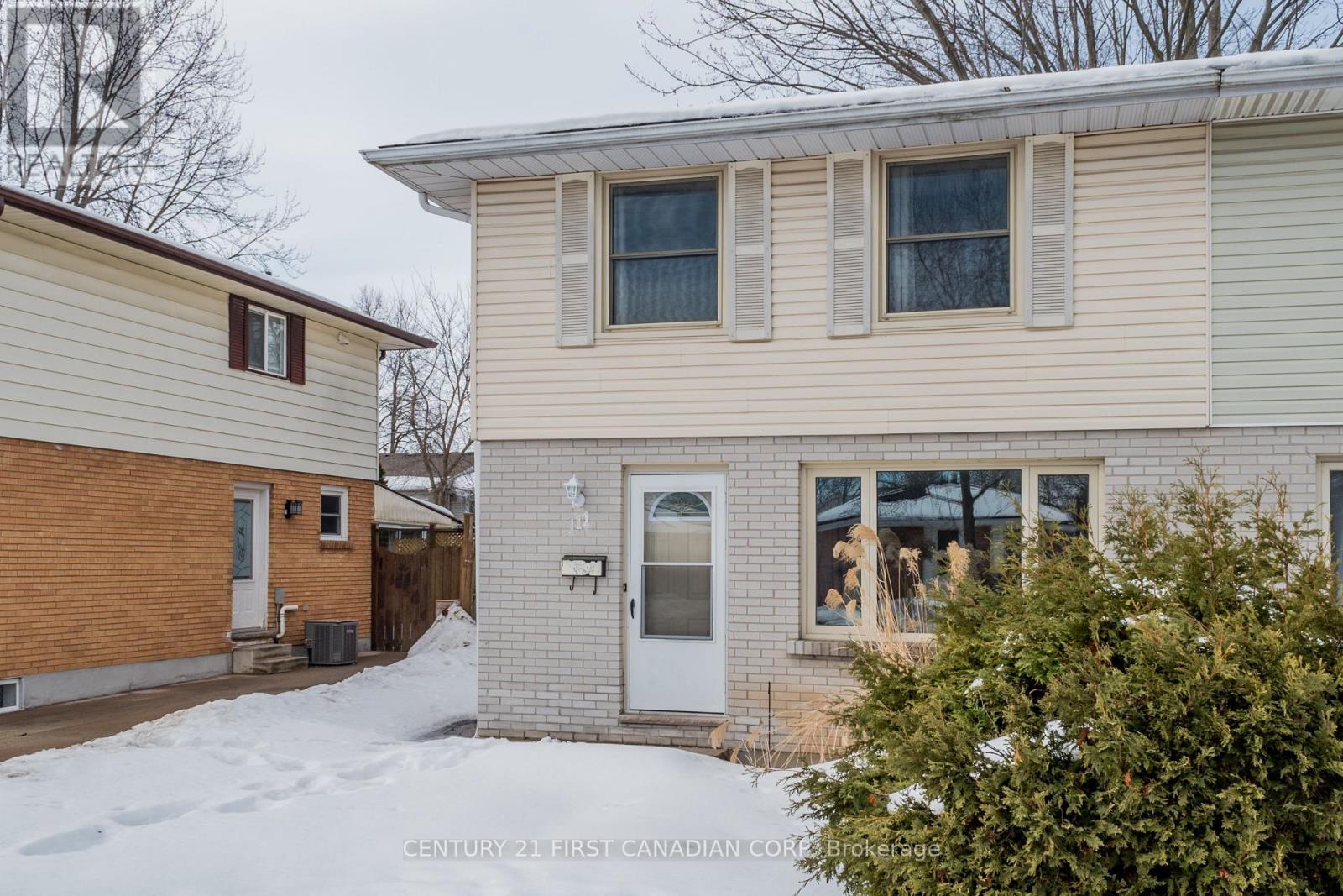 Photo 4 of 45 for 111 Woodrow Crescent