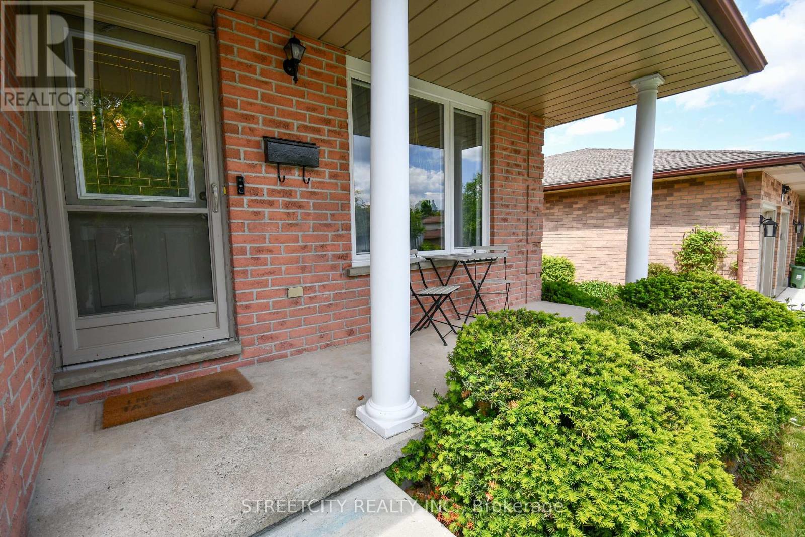 Photo 5 of 49 for 295 Walmer Grove