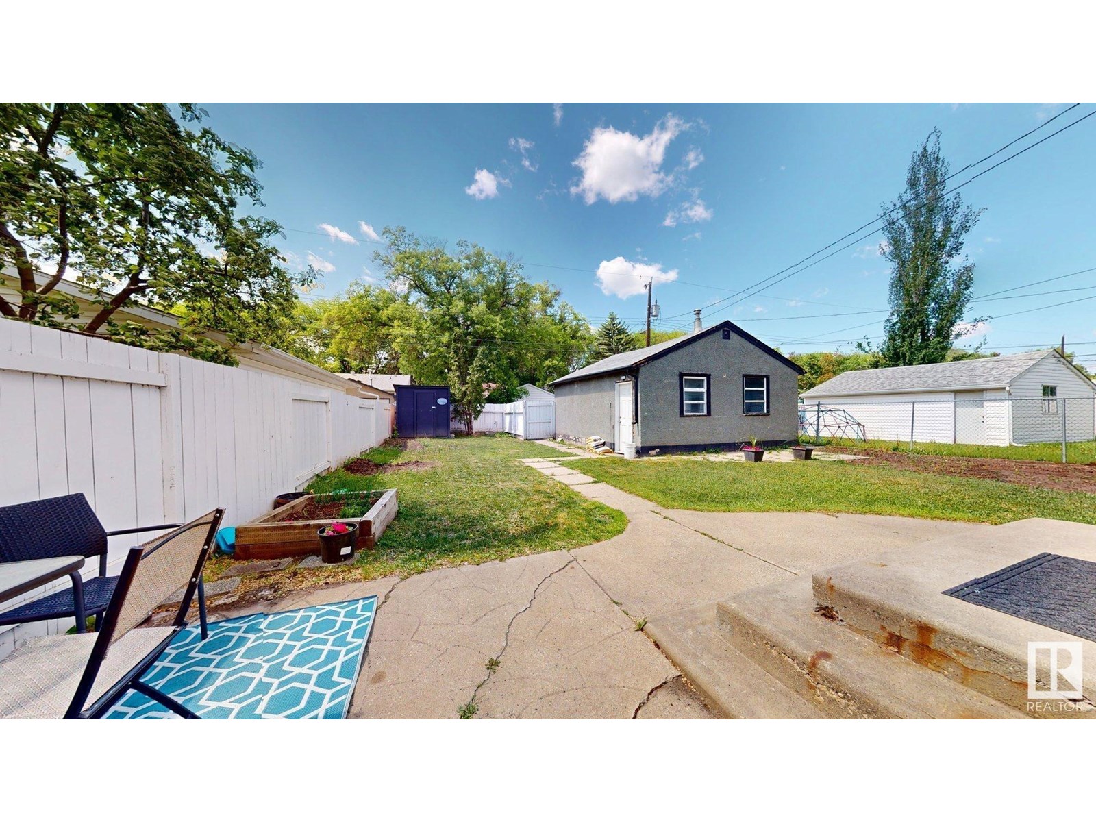 Property at 11924 51 ST NW NW image 2