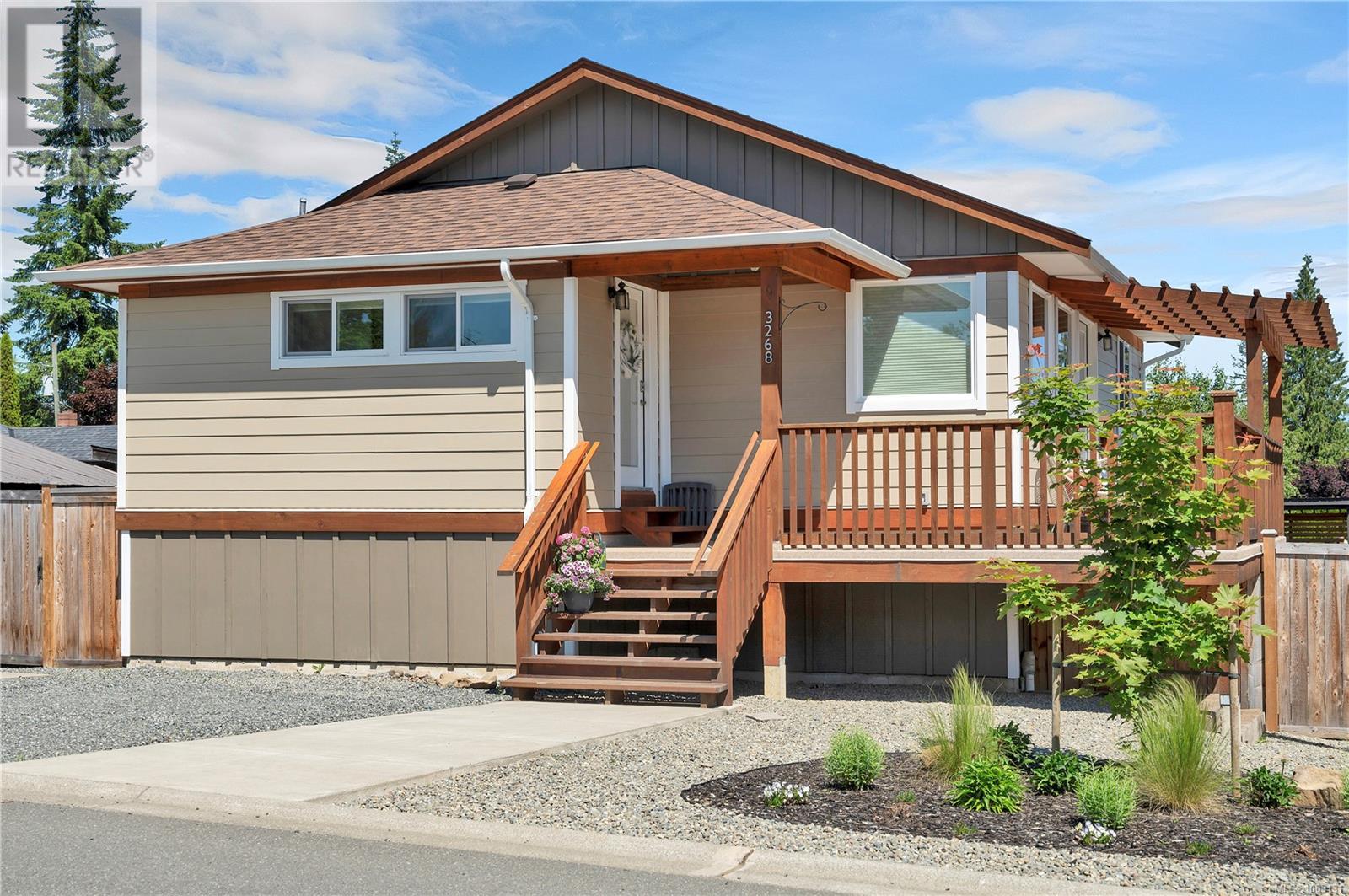 3268 Sixth St, Cumberland, British Columbia
