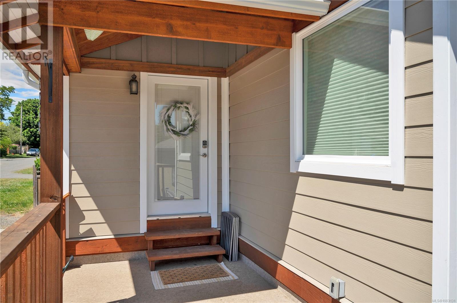 3268 Sixth St, Cumberland, British Columbia  V0R 1S0 - Photo 2 - 1003131