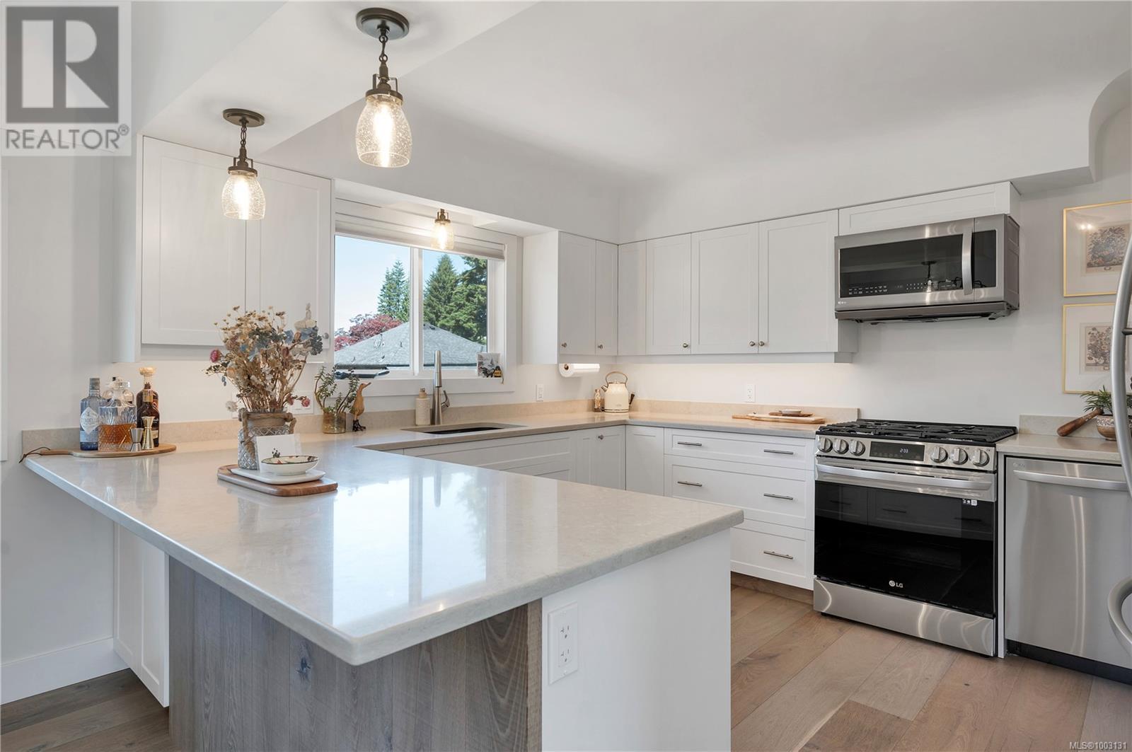 3268 Sixth St, Cumberland, British Columbia  V0R 1S0 - Photo 6 - 1003131