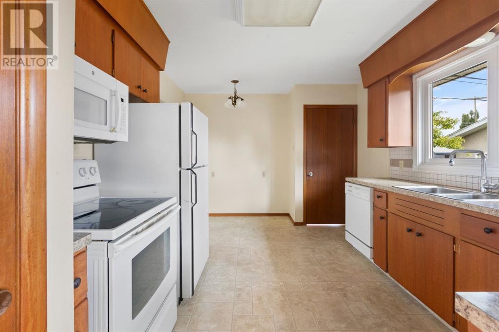 816 Matador Crescent Ne, Calgary, Alberta  T2E 5Z5 - Photo 15 - A2227649