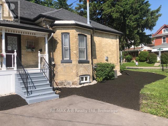 246 Wellington Street, Stratford, Ontario  N5A 2L6 - Photo 2 - X12173574