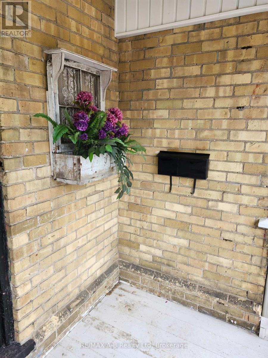 246 Wellington Street, Stratford, Ontario  N5A 2L6 - Photo 6 - X12173574