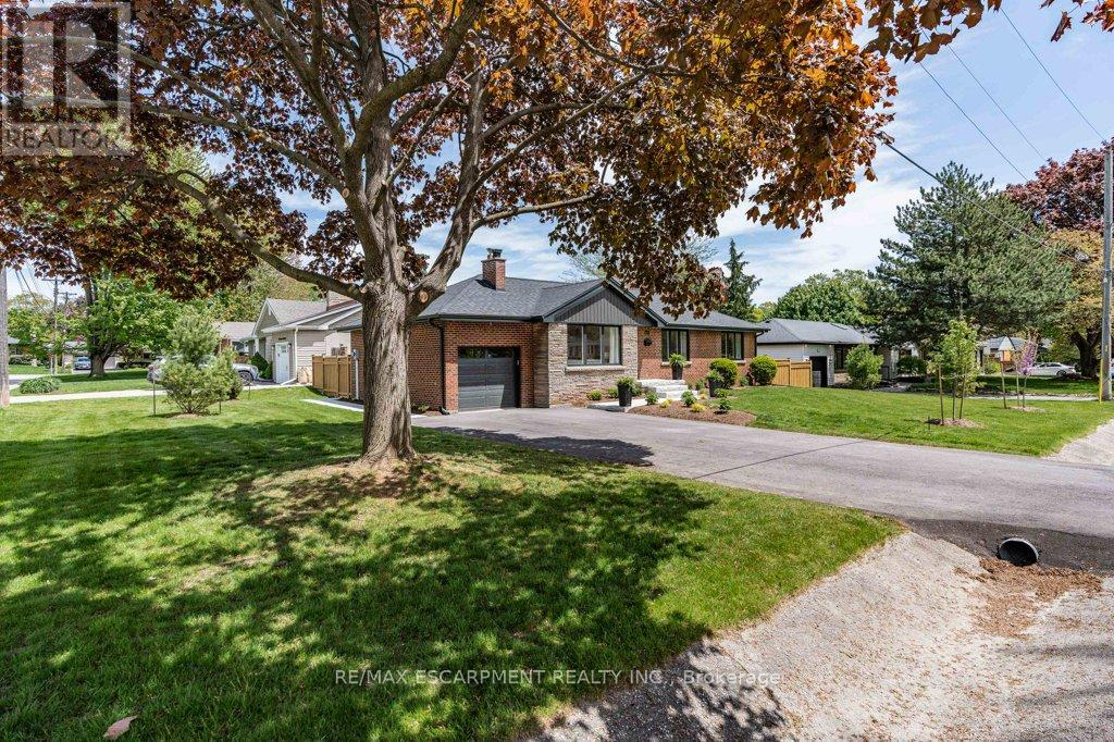 877 Condor Drive, Burlington (Lasalle), Ontario  L7T 3A8 - Photo 3 - W12213016