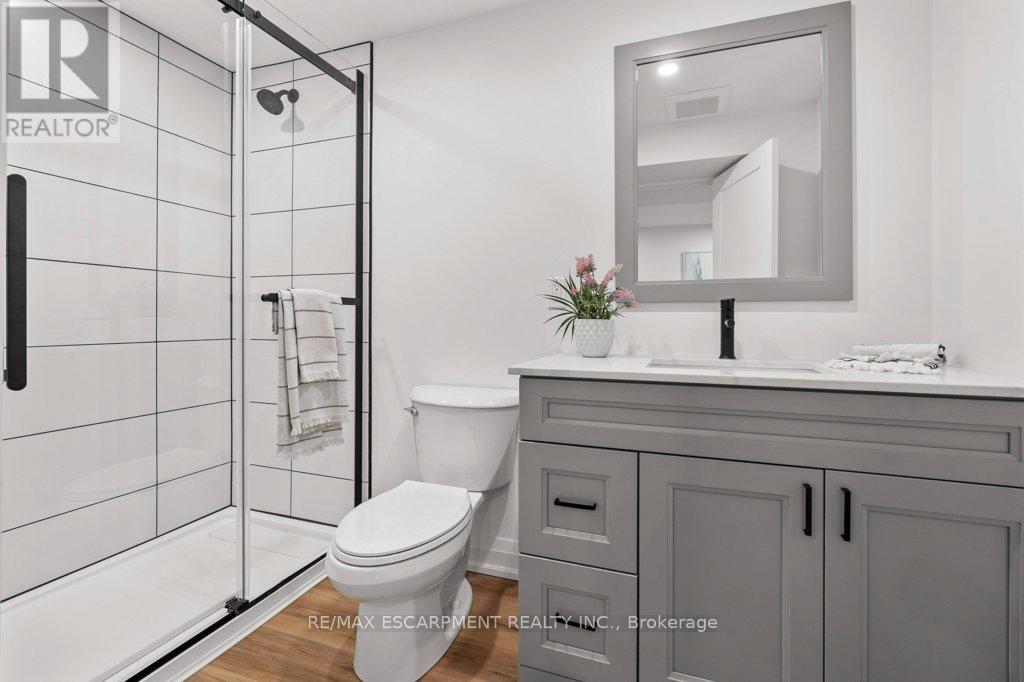 877 Condor Drive, Burlington (Lasalle), Ontario  L7T 3A8 - Photo 37 - W12213016