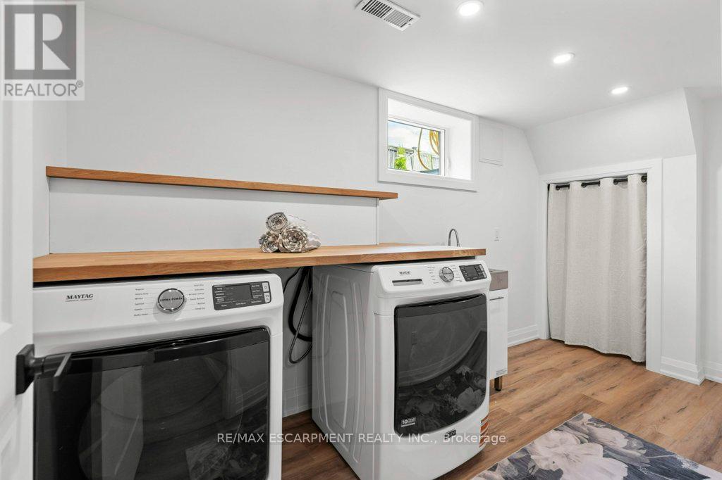 877 Condor Drive, Burlington (Lasalle), Ontario  L7T 3A8 - Photo 40 - W12213016