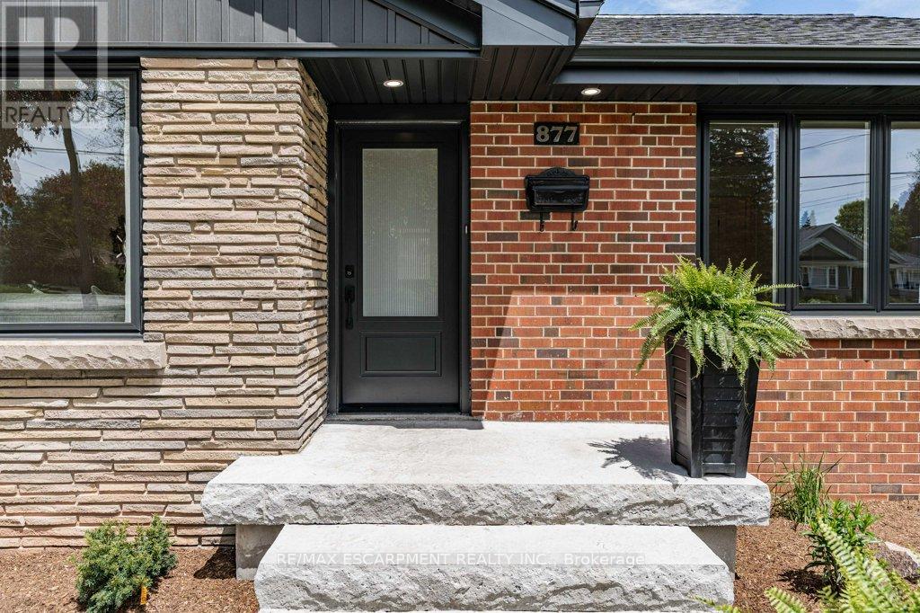 877 Condor Drive, Burlington (Lasalle), Ontario  L7T 3A8 - Photo 7 - W12213016