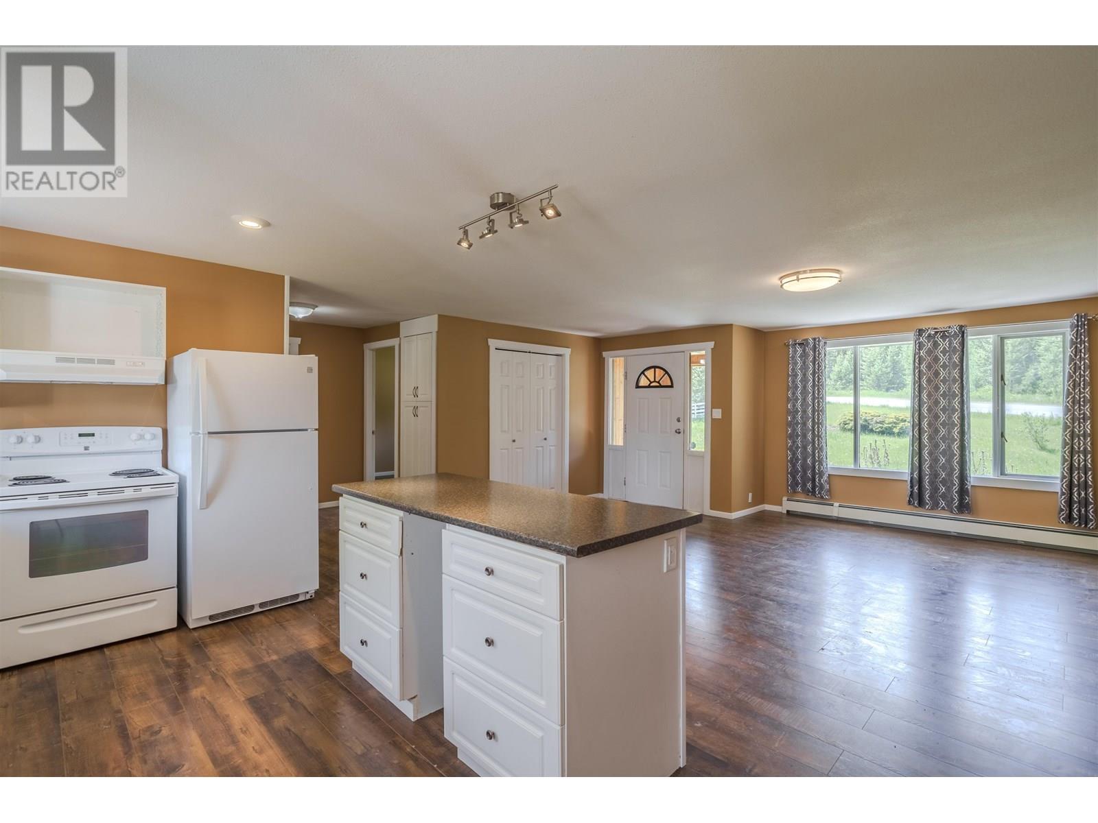 5611 Canim-Hendrix Lake Road, 100 Mile House, British Columbia  V0K 1M0 - Photo 10 - R3014713