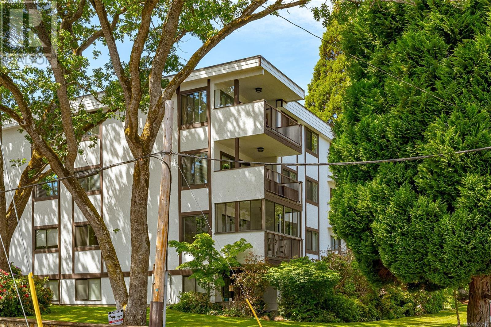 101 1792 Rockland Ave, Victoria, British Columbia