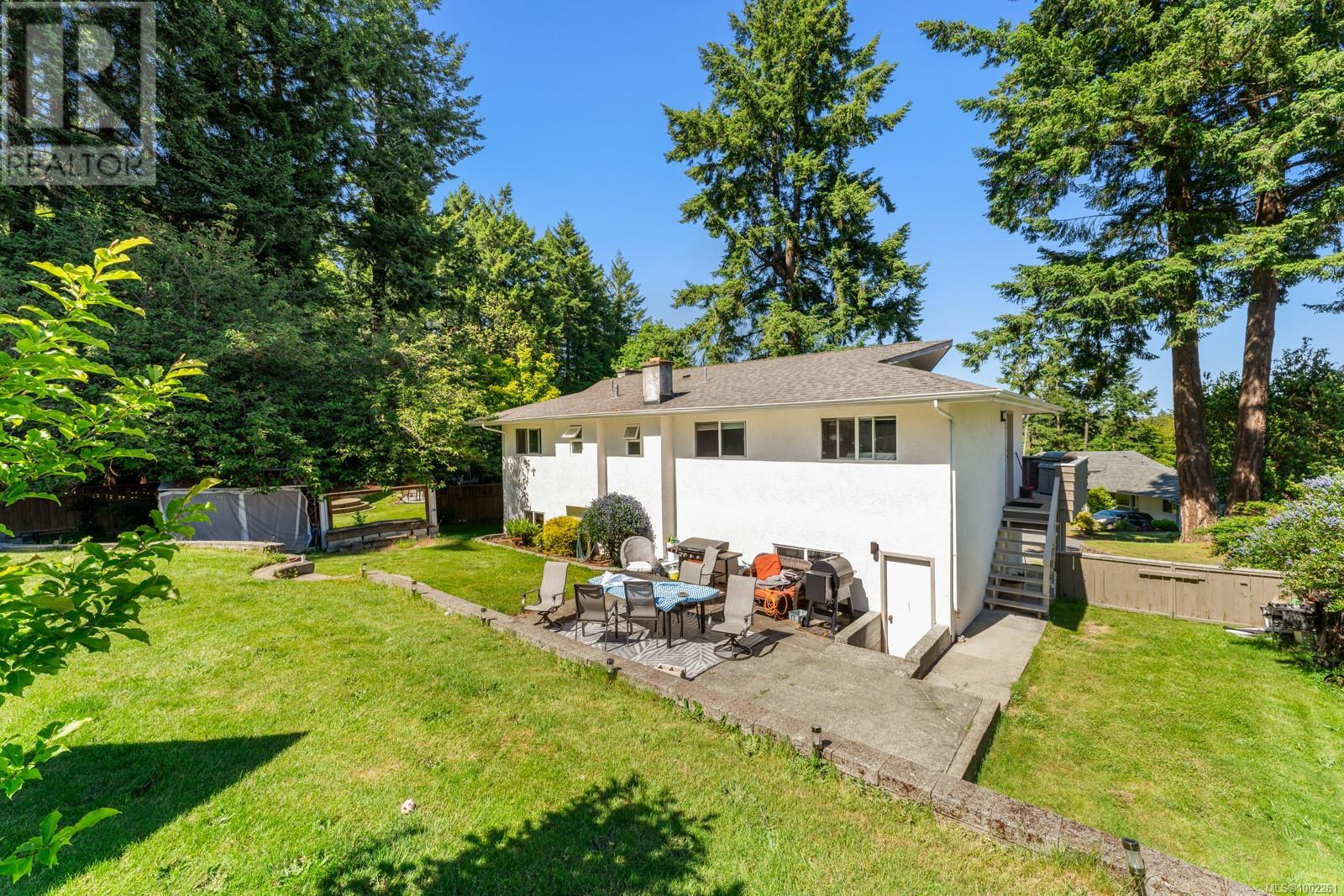 Property at 405 Tamarack Rd image 2