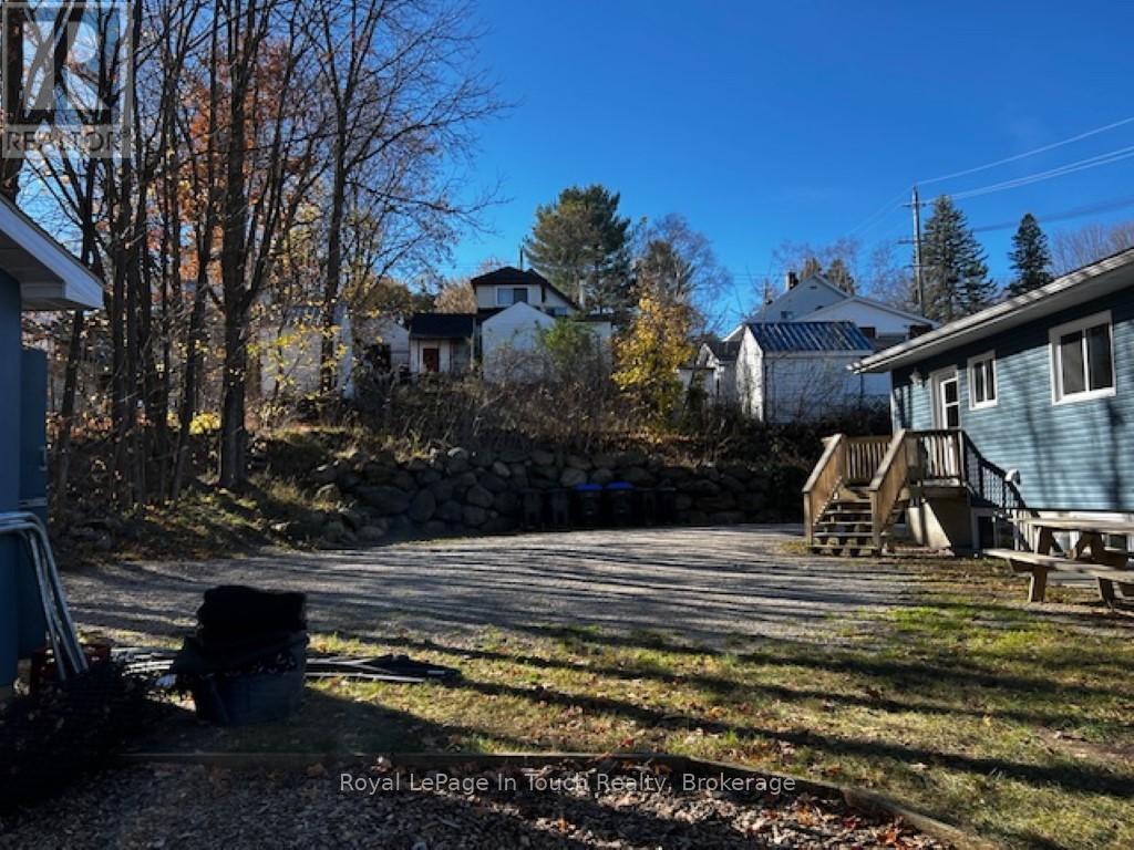 687 Montreal Street, Midland, Ontario  L4R 1G5 - Photo 2 - S12215564