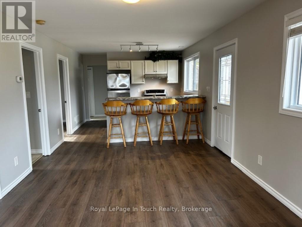 687 Montreal Street, Midland, Ontario  L4R 1G5 - Photo 4 - S12215564