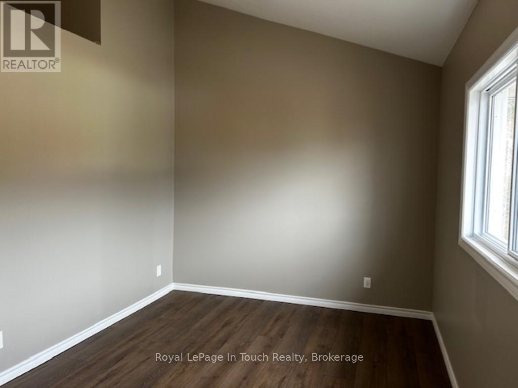 687 Montreal Street, Midland, Ontario  L4R 1G5 - Photo 9 - S12215564