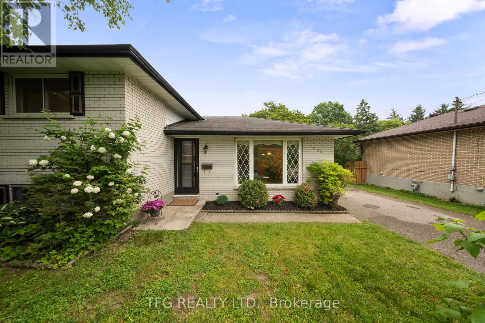 1005 Everton Road, Midland, Ontario  L4R 5H7 - Photo 2 - S12215561