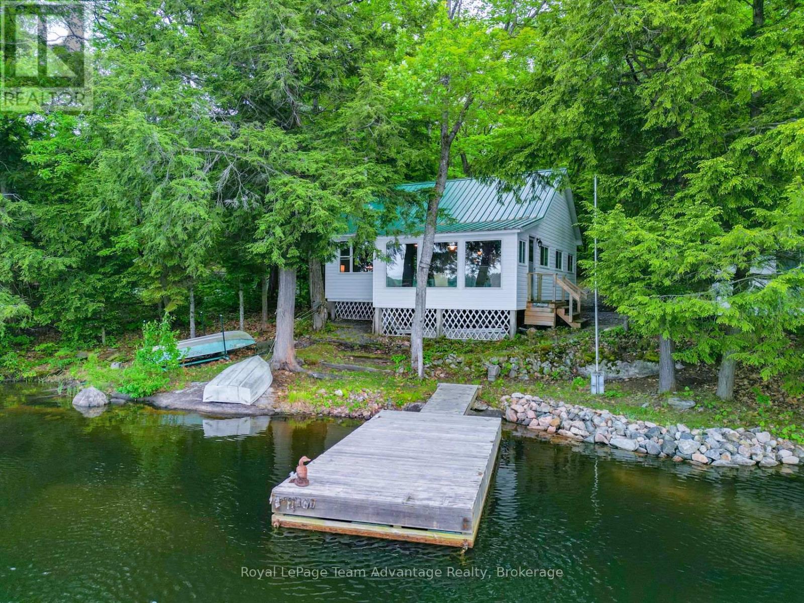 8 WATERSIDE DRIVE, Seguin, Ontario