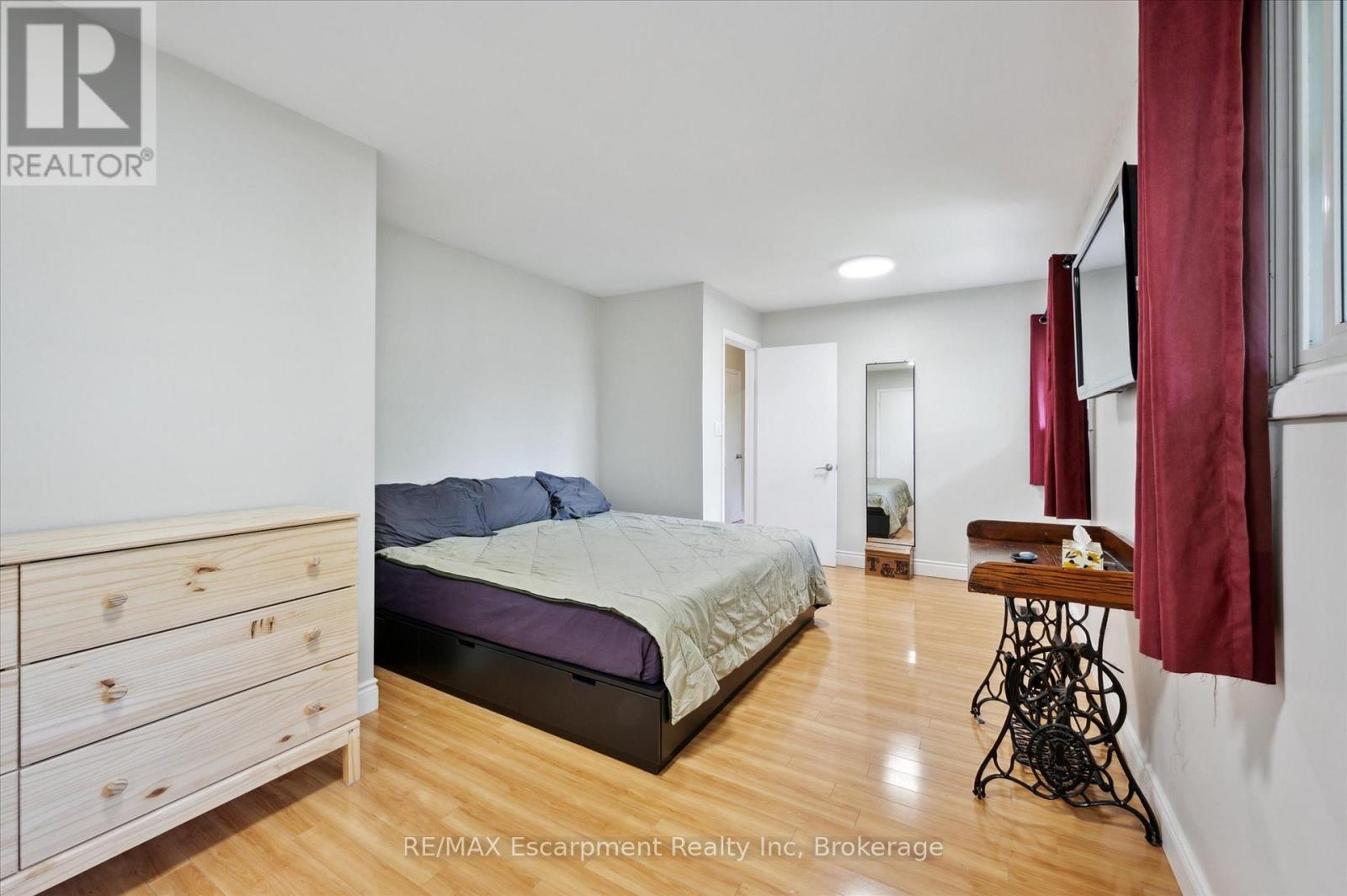 27 Norfolk Avenue, Cambridge, Ontario  N1R 3T5 - Photo 10 - X12215512