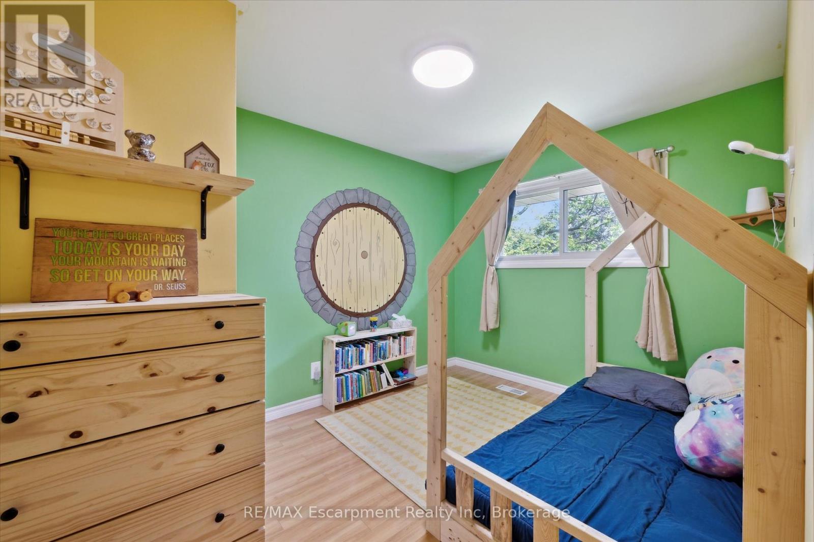 27 Norfolk Avenue, Cambridge, Ontario  N1R 3T5 - Photo 11 - X12215512