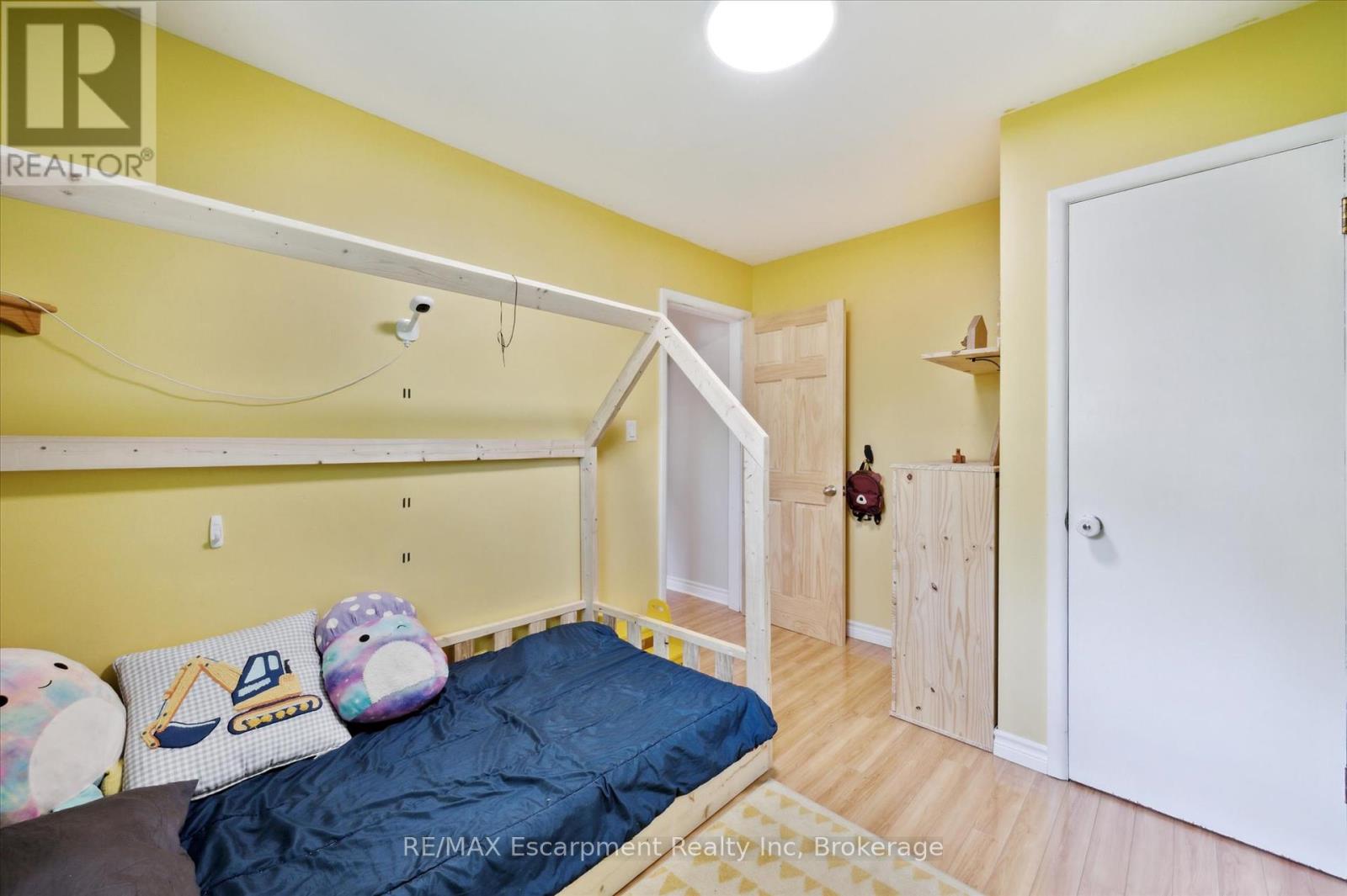 27 Norfolk Avenue, Cambridge, Ontario  N1R 3T5 - Photo 12 - X12215512