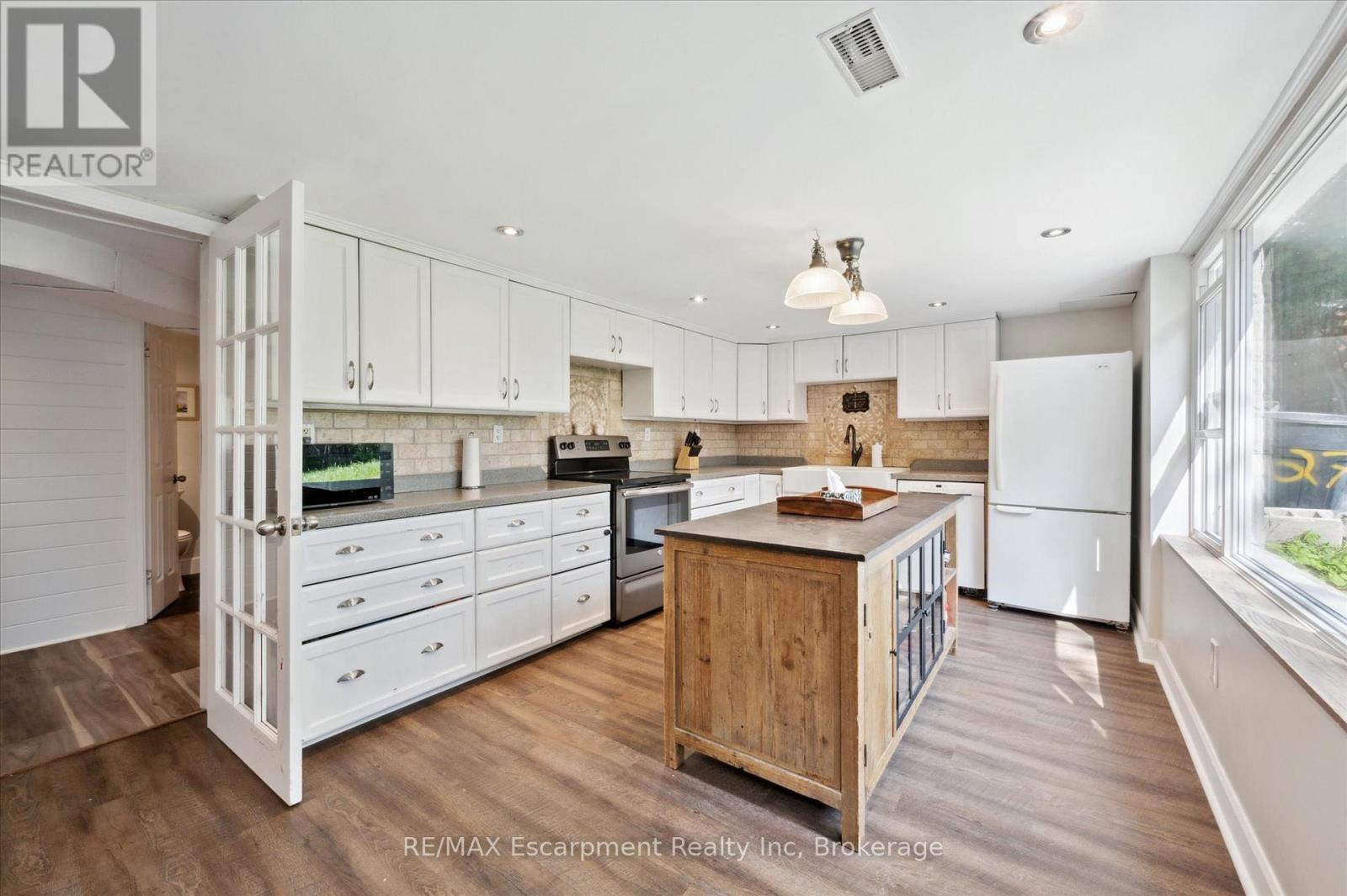 27 Norfolk Avenue, Cambridge, Ontario  N1R 3T5 - Photo 17 - X12215512