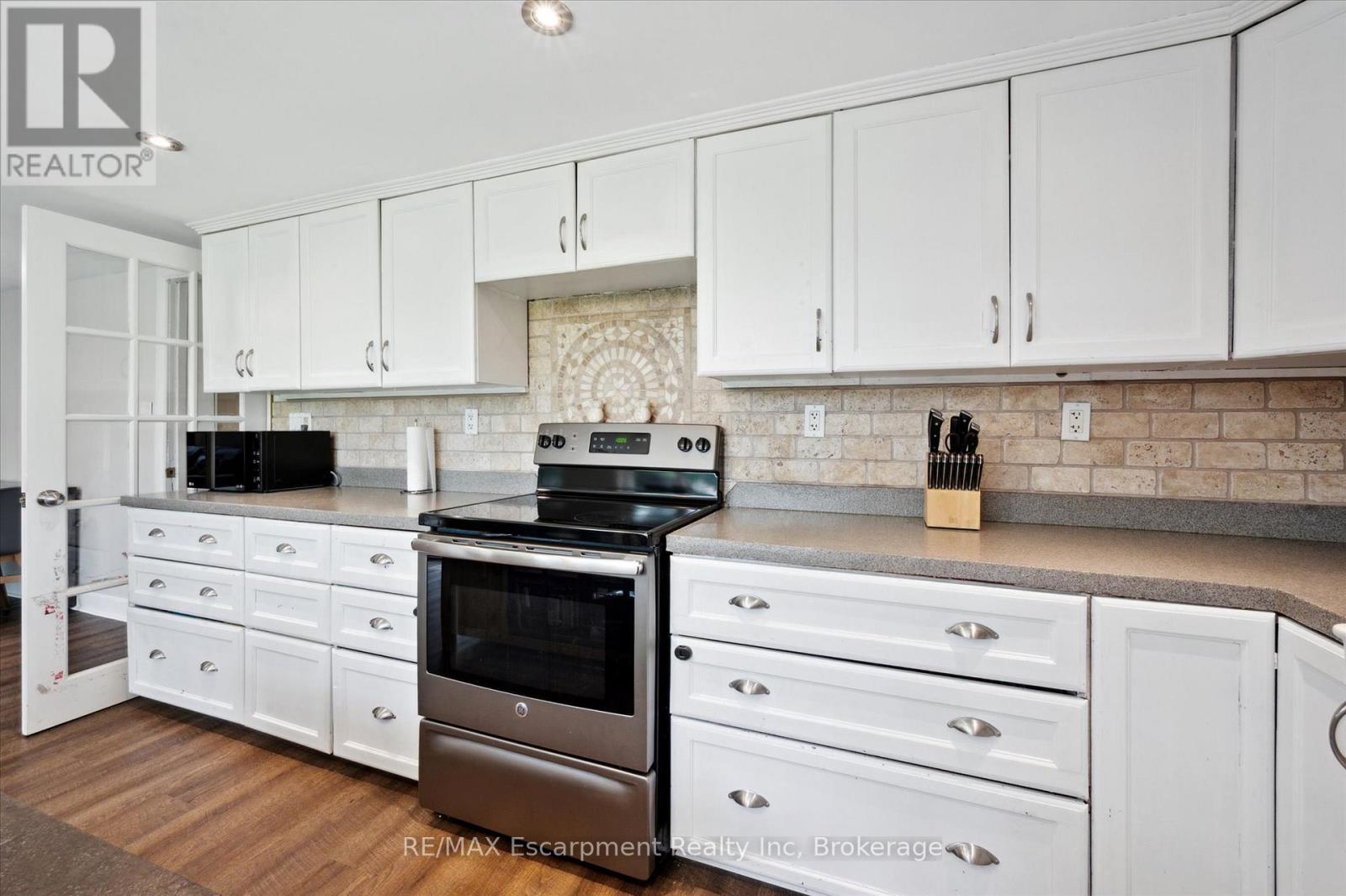 27 Norfolk Avenue, Cambridge, Ontario  N1R 3T5 - Photo 19 - X12215512