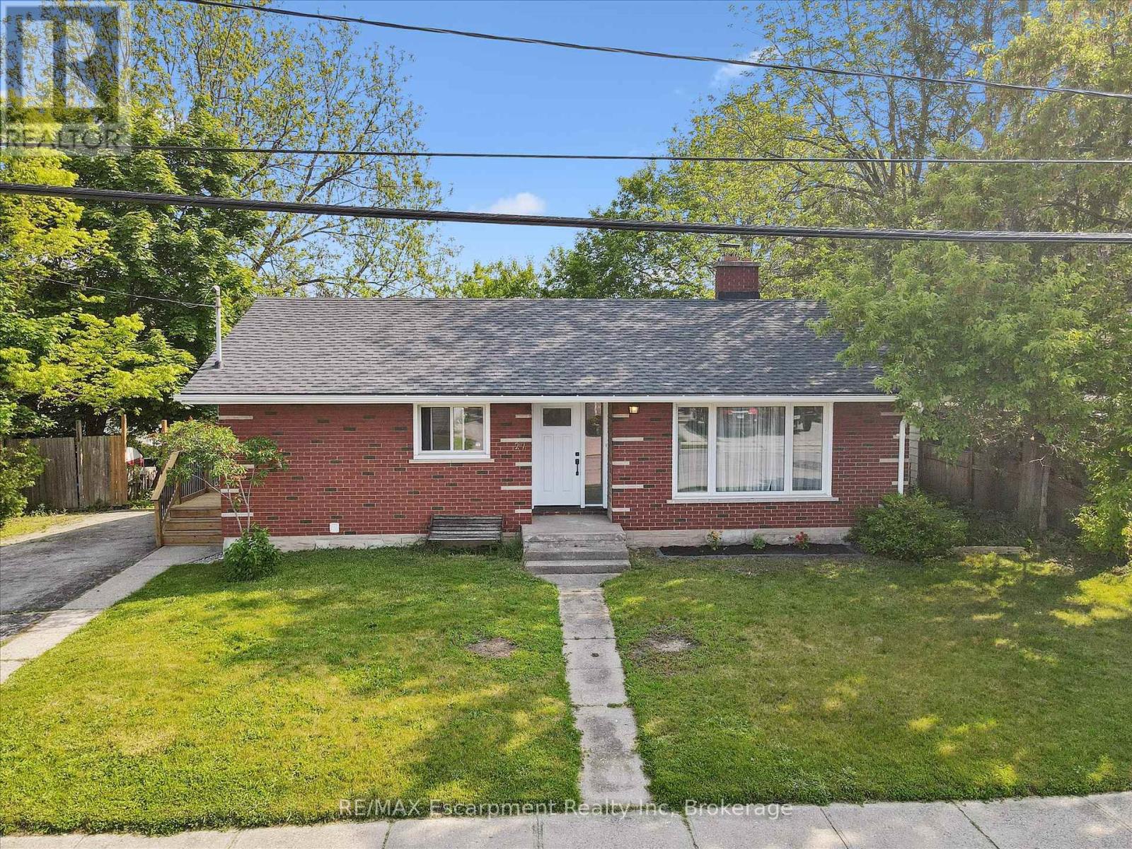 27 Norfolk Avenue, Cambridge, Ontario  N1R 3T5 - Photo 2 - X12215512