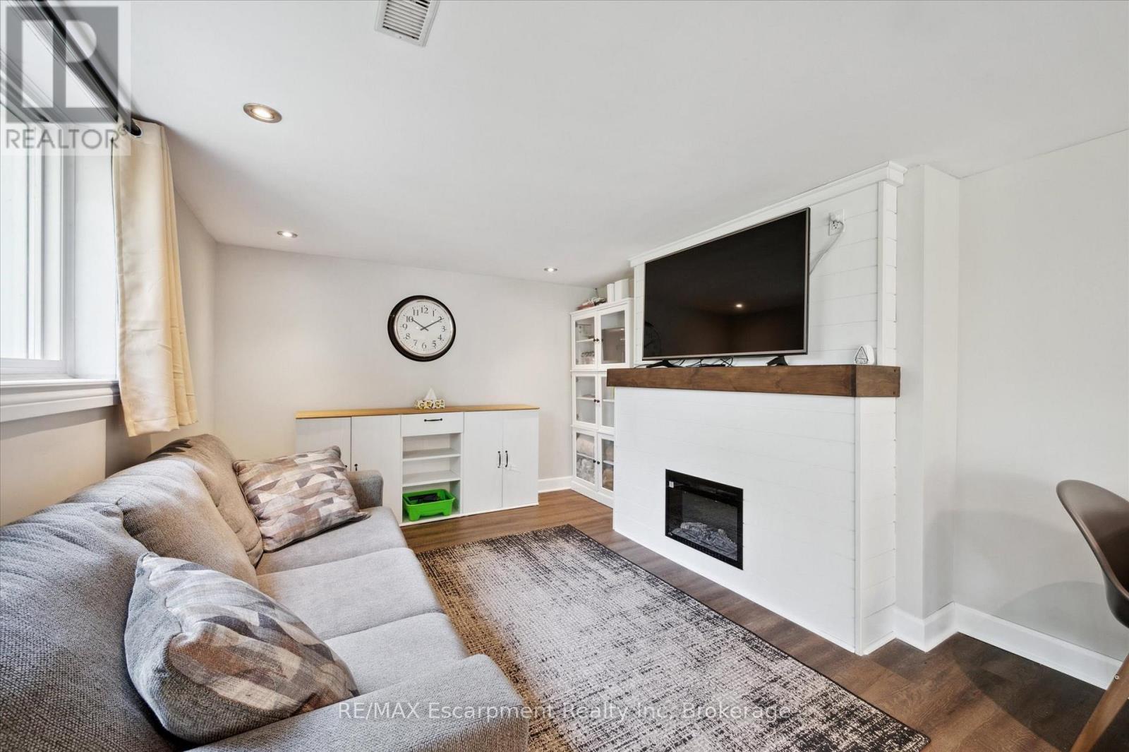 27 Norfolk Avenue, Cambridge, Ontario  N1R 3T5 - Photo 23 - X12215512