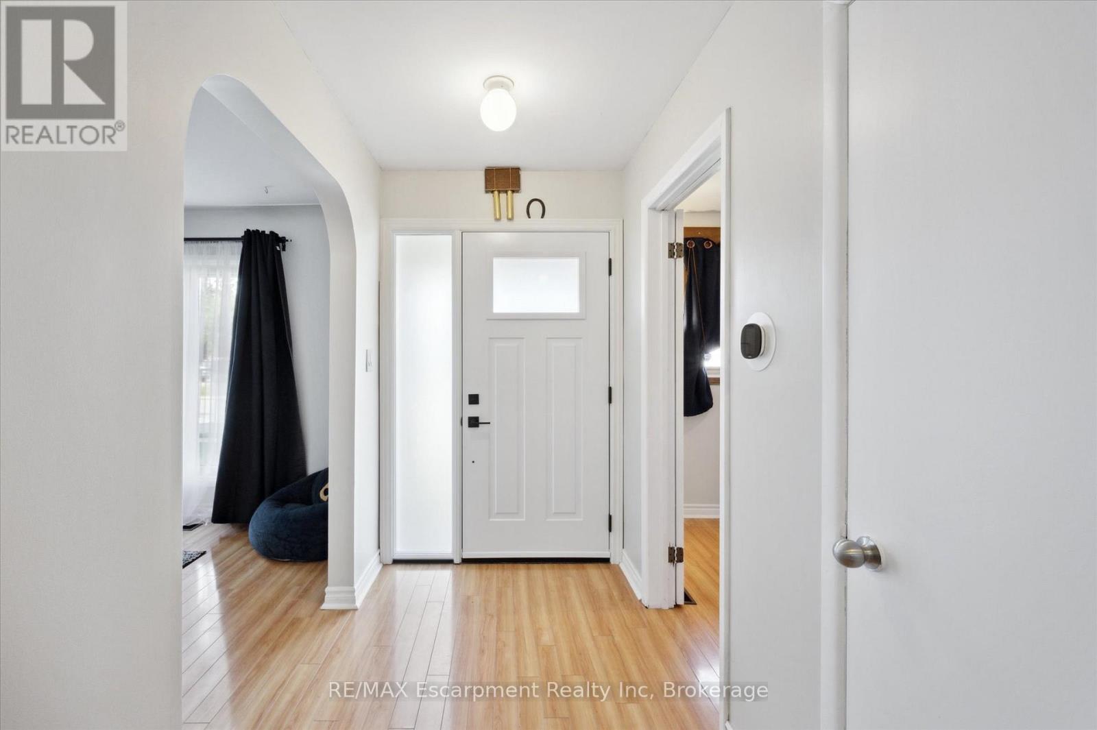 27 Norfolk Avenue, Cambridge, Ontario  N1R 3T5 - Photo 5 - X12215512