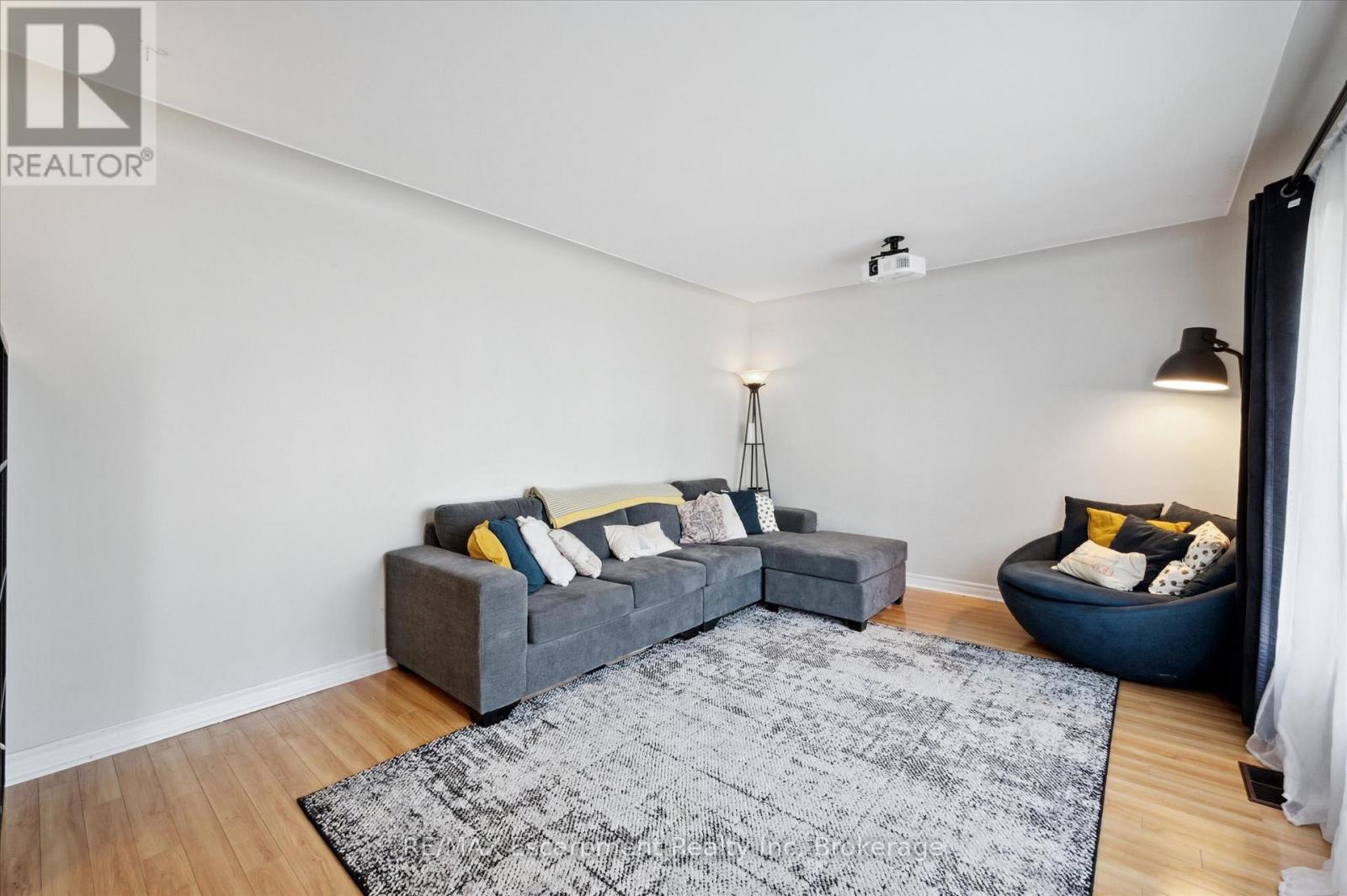 27 Norfolk Avenue, Cambridge, Ontario  N1R 3T5 - Photo 6 - X12215512