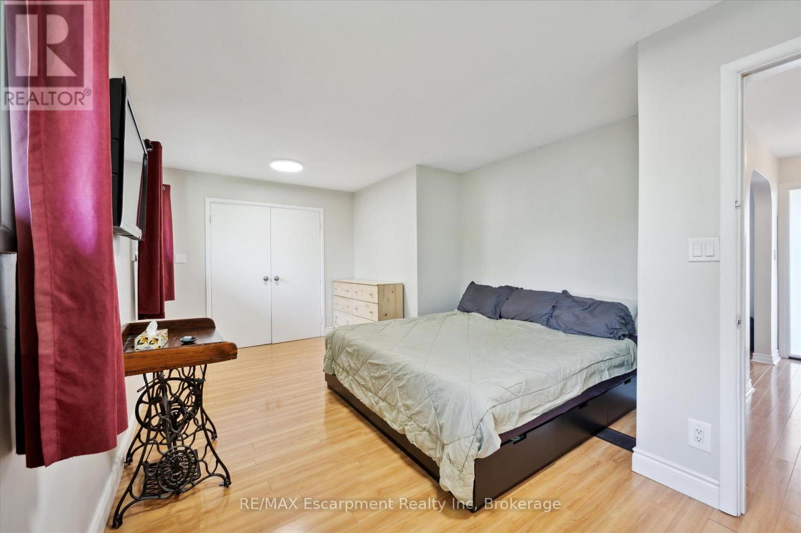 27 Norfolk Avenue, Cambridge, Ontario  N1R 3T5 - Photo 9 - X12215512