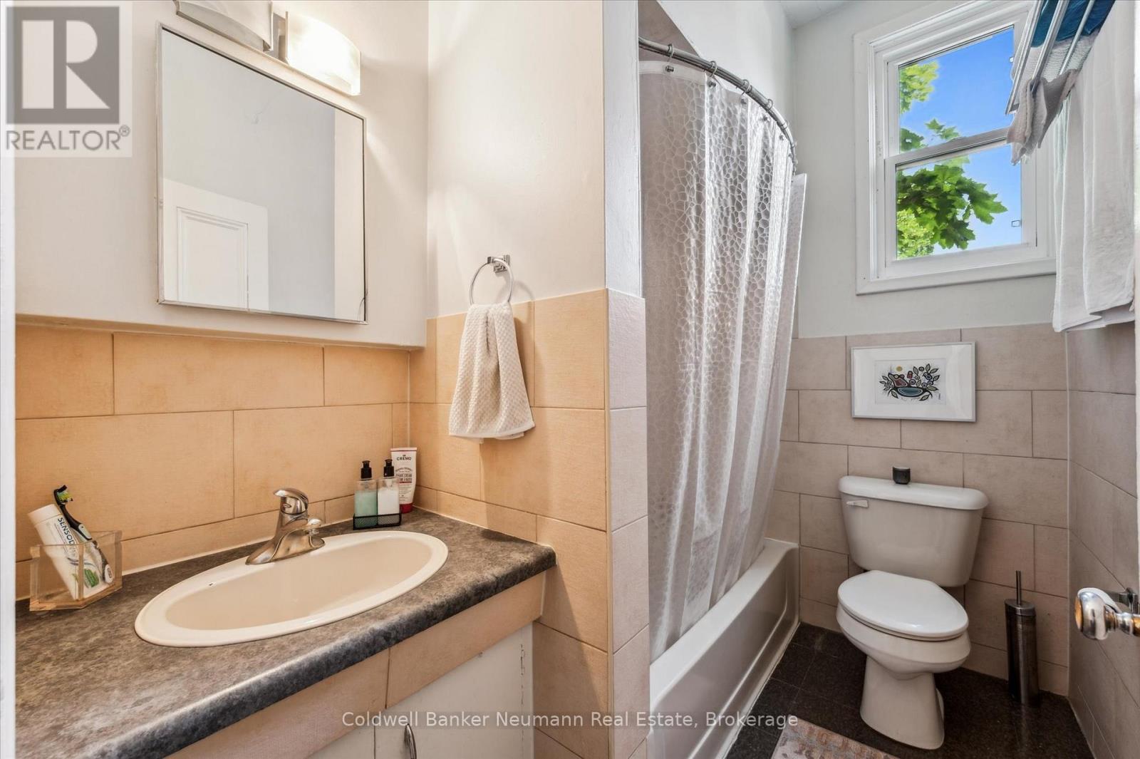 7 Cambridge Street, Guelph, Ontario  N1H 2T8 - Photo 10 - X12215517