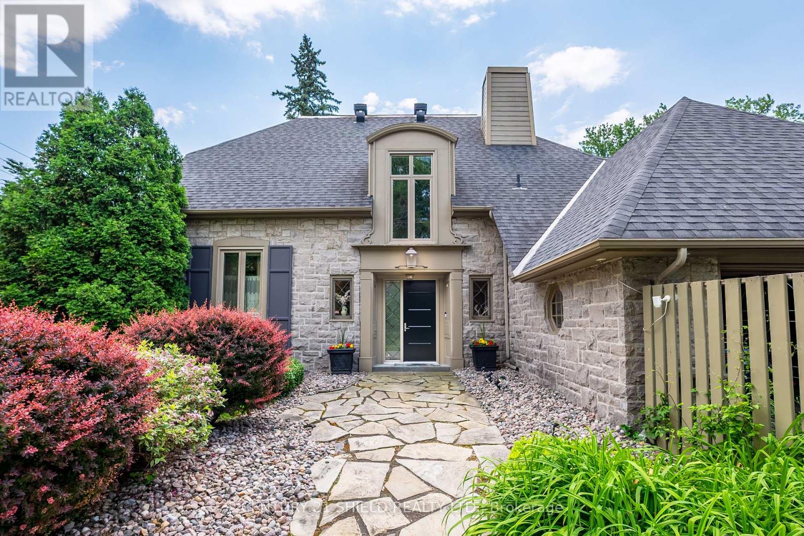 330 SYDNEY STREET, Cornwall, Ontario