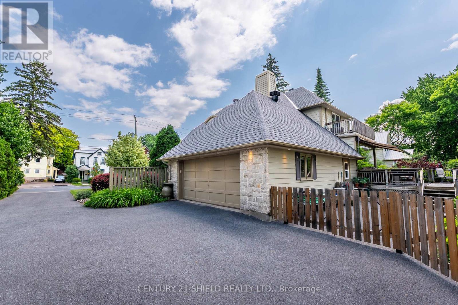 330 Sydney Street, Cornwall, Ontario  K6H 3H6 - Photo 8 - X12215432