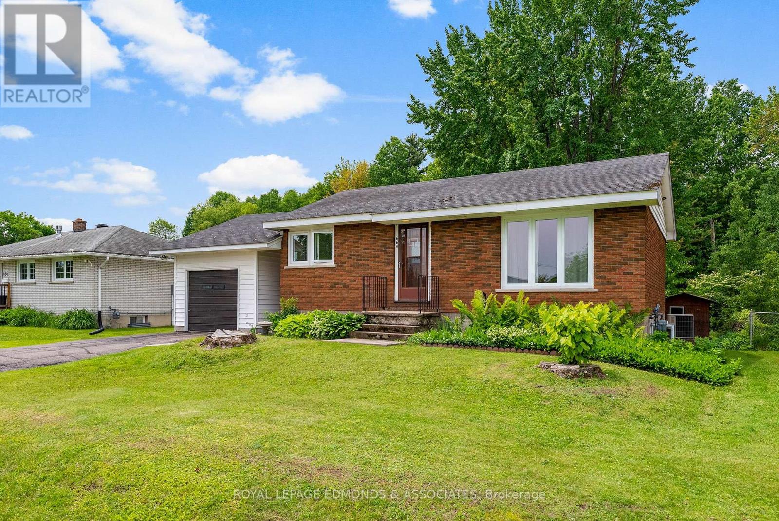 664 THIRD AVENUE, Laurentian Valley, Ontario