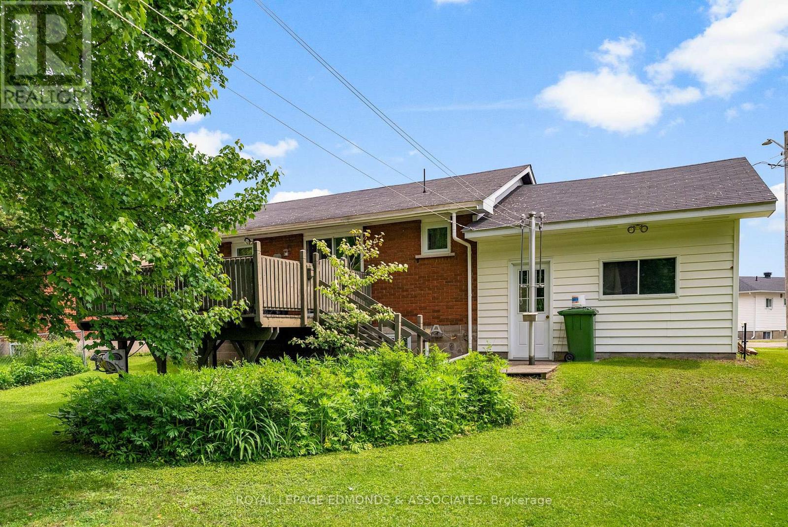 664 Third Avenue, Laurentian Valley, Ontario  K8A 5H3 - Photo 26 - X12215426