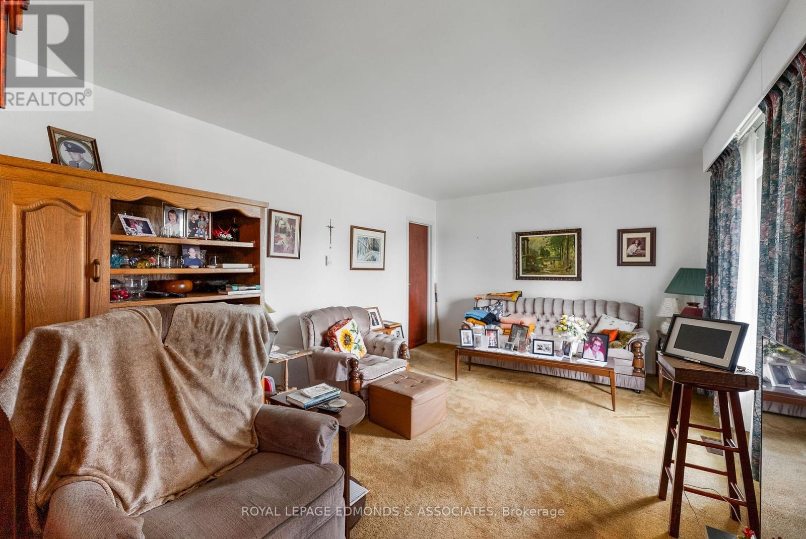 664 Third Avenue, Laurentian Valley, Ontario  K8A 5H3 - Photo 4 - X12215426