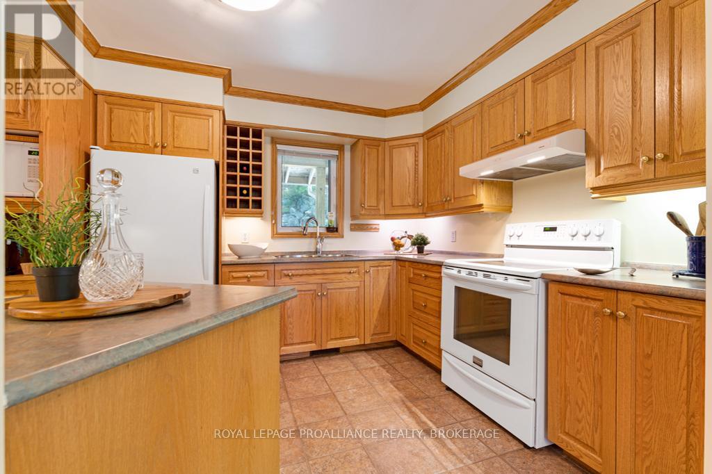 399 Hardwood Ridge, Lanark Highlands, Ontario  K0G 1K0 - Photo 14 - X12215504
